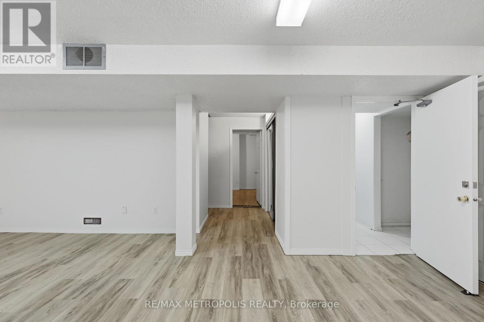 Bsmt - 584 Strouds Lane, Pickering, Ontario  L1V 4S6 - Photo 8 - E13157908