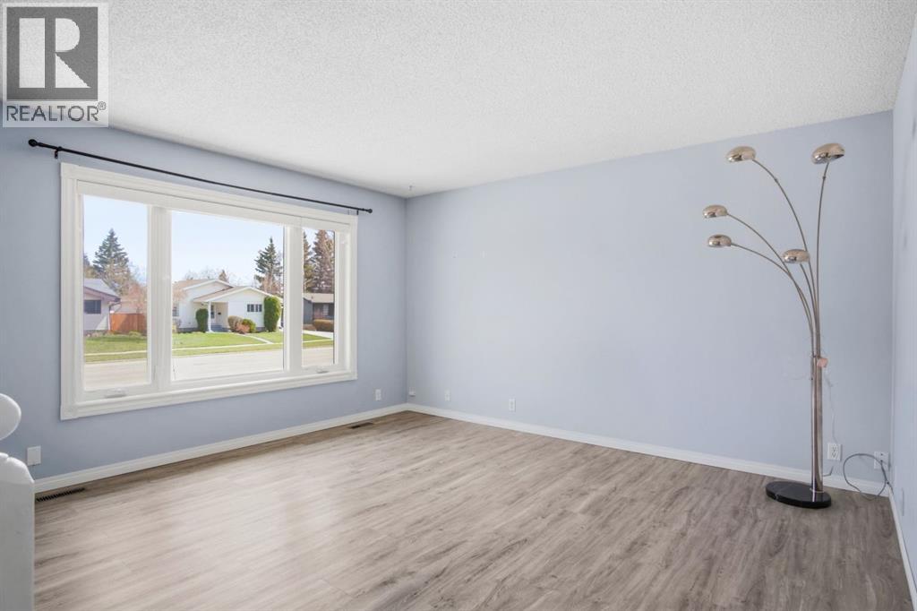 5626 57 Avenue, Olds, Alberta  T4H 1K2 - Photo 6 - A2309173