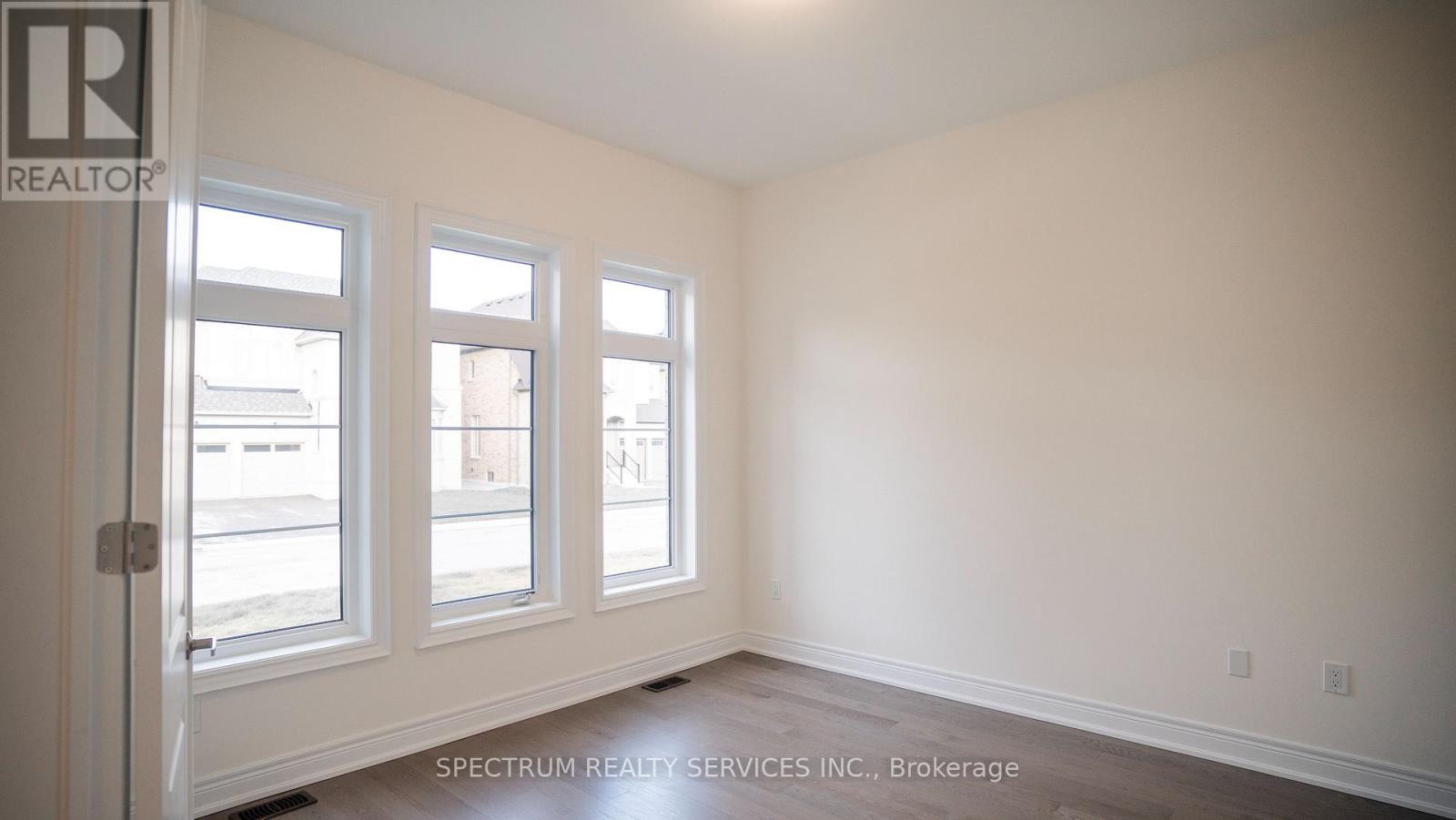 23 Lorrain Hand Crescent, Georgina, Ontario  L4P 0T2 - Photo 4 - N13157716