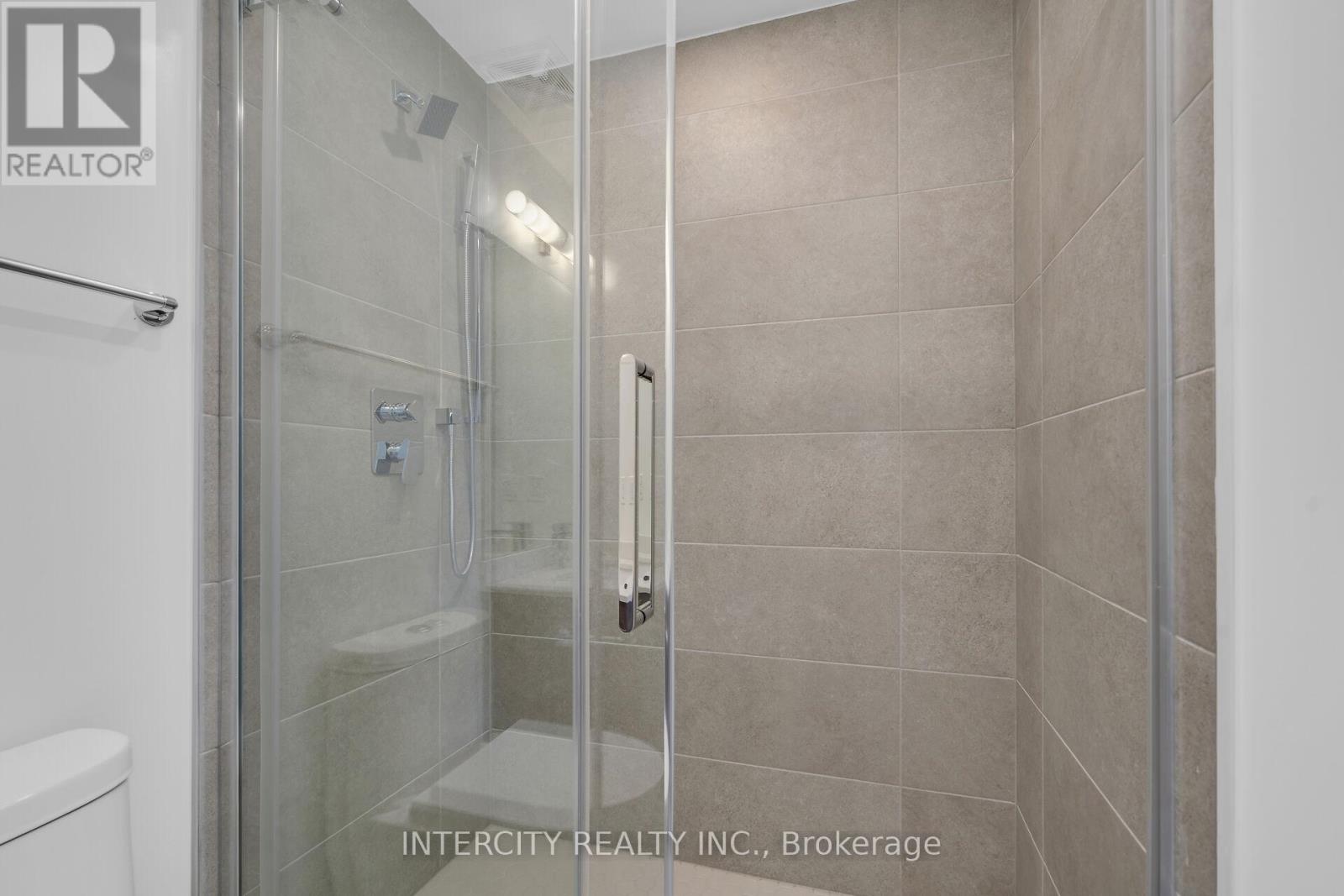 327 - 2075 King Road, King, Ontario  L7B 0R6 - Photo 24 - N13157934