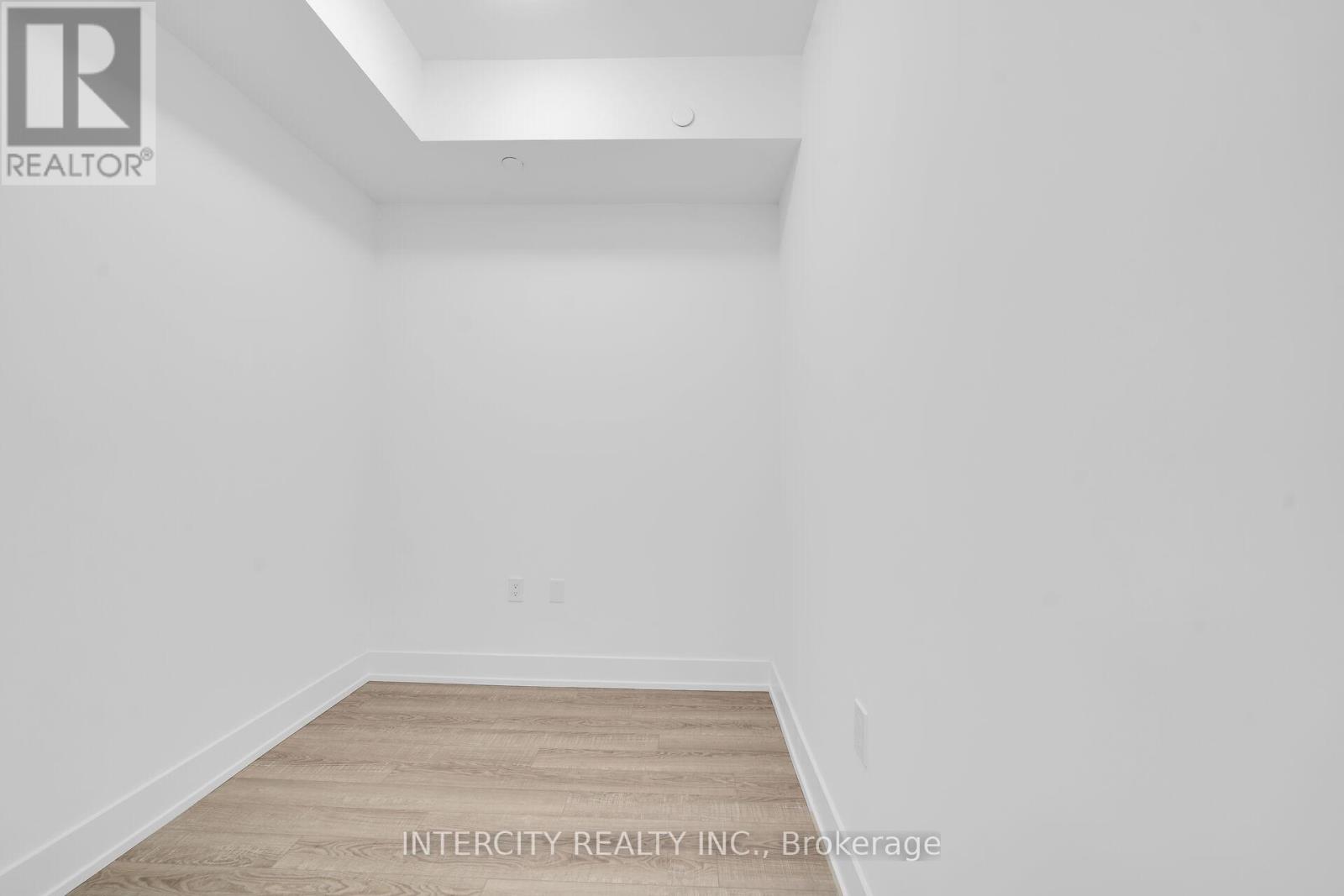 431 - 2075 King Road, King, Ontario  L7B 0R6 - Photo 10 - N13157974