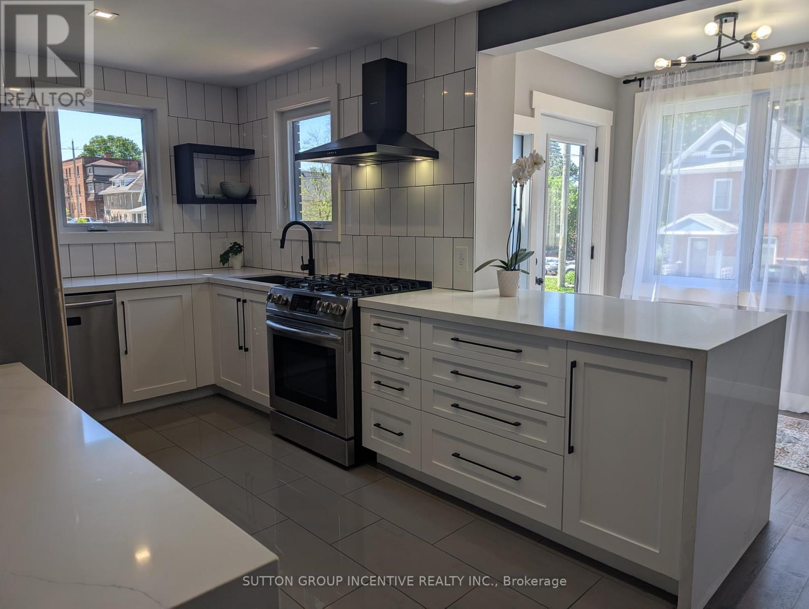 295 Queen Street, Midland, Ontario  L4R 3H5 - Photo 3 - S13157692