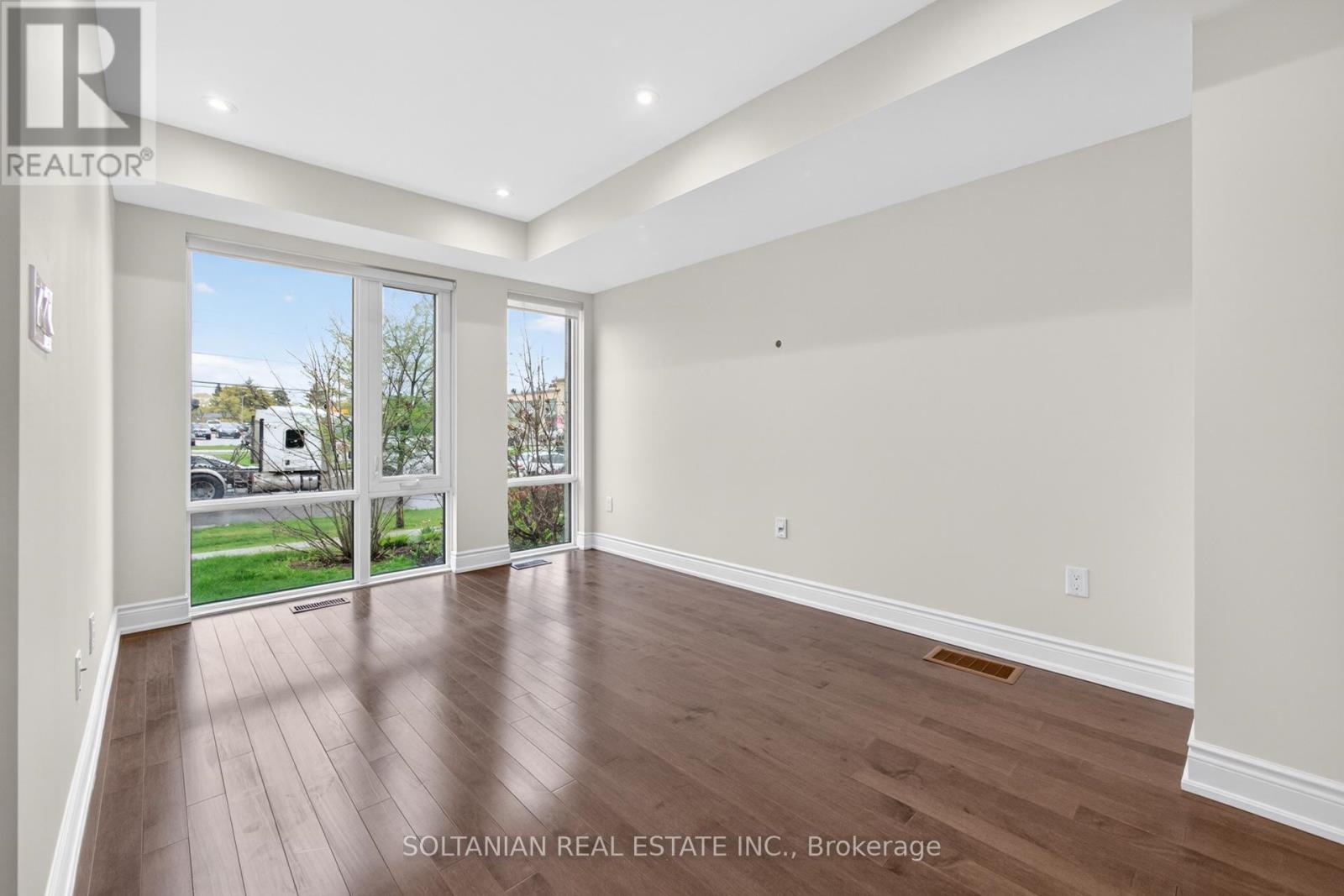 85 Pony Farm Drive, Toronto, Ontario  M9R 0B3 - Photo 4 - W13157686