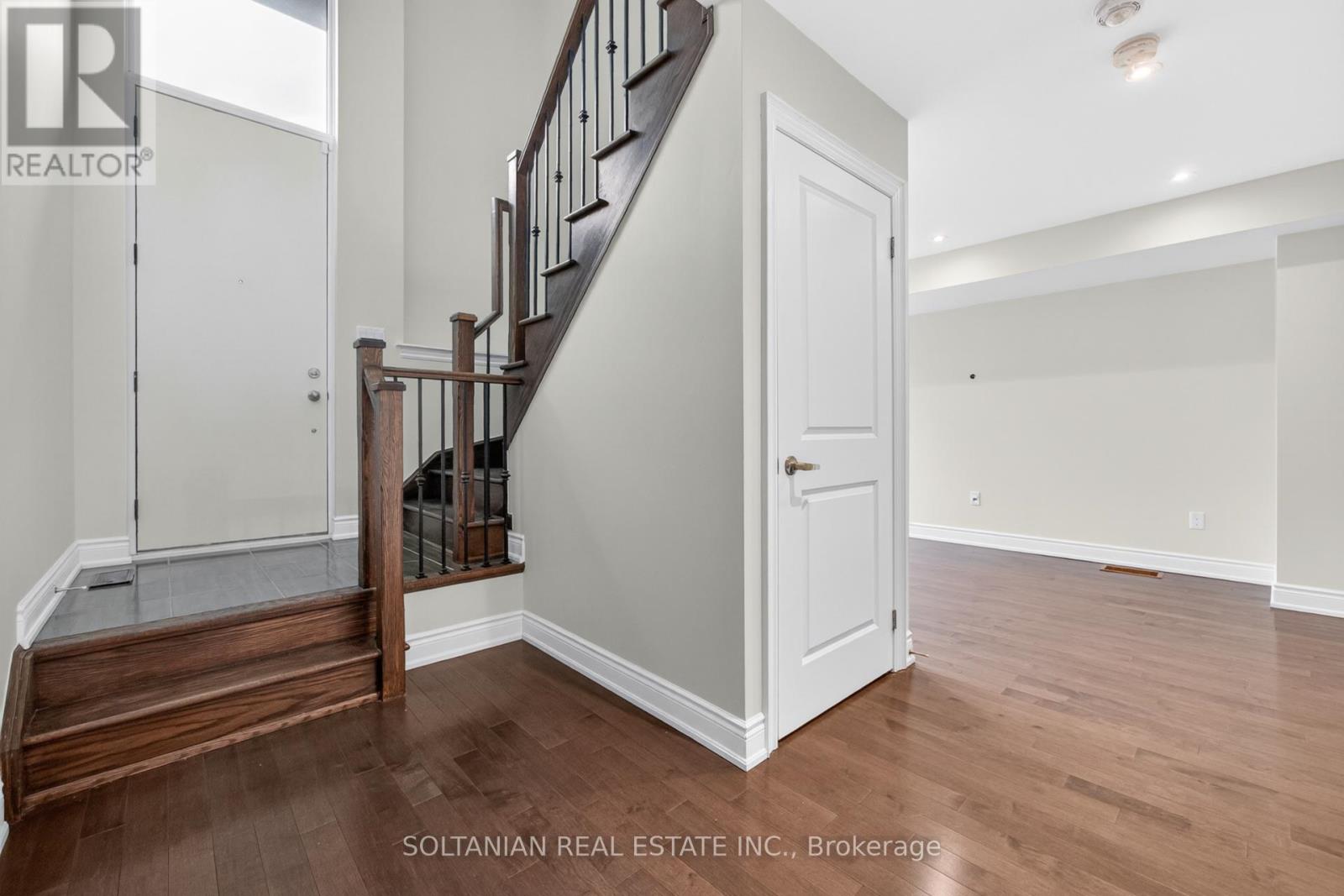 85 Pony Farm Drive, Toronto, Ontario  M9R 0B3 - Photo 6 - W13157686