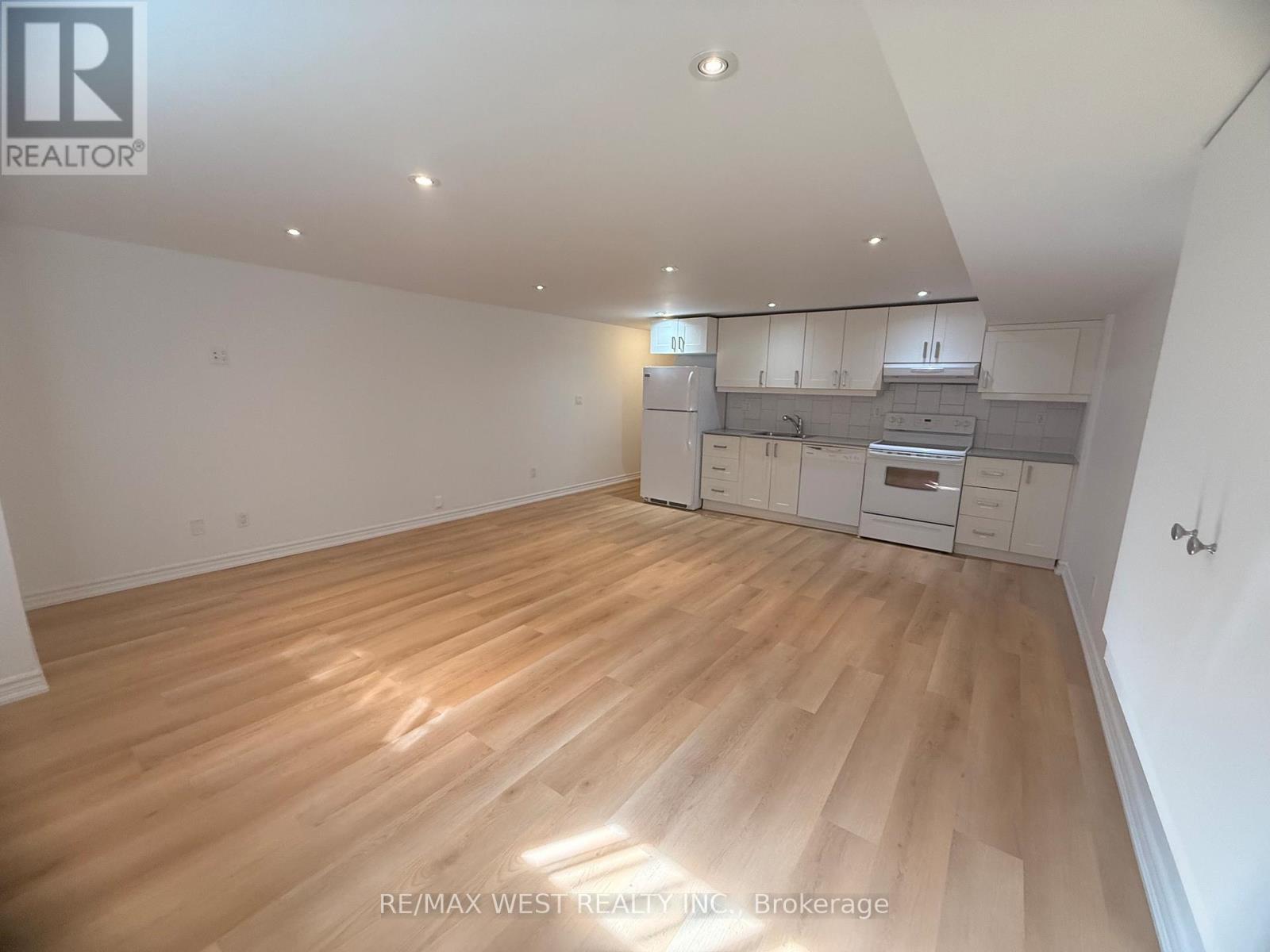 C - 334 Silverthorn Avenue, Toronto, Ontario  M6M 3G6 - Photo 5 - W13157760