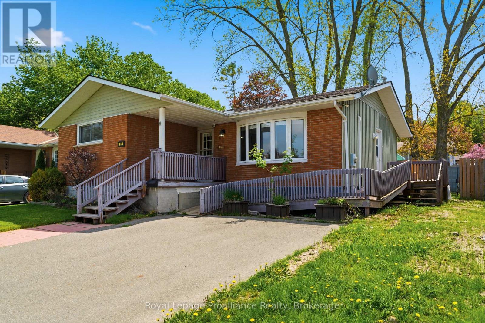 85 NICHOLAS STREET, Quinte West, Ontario
