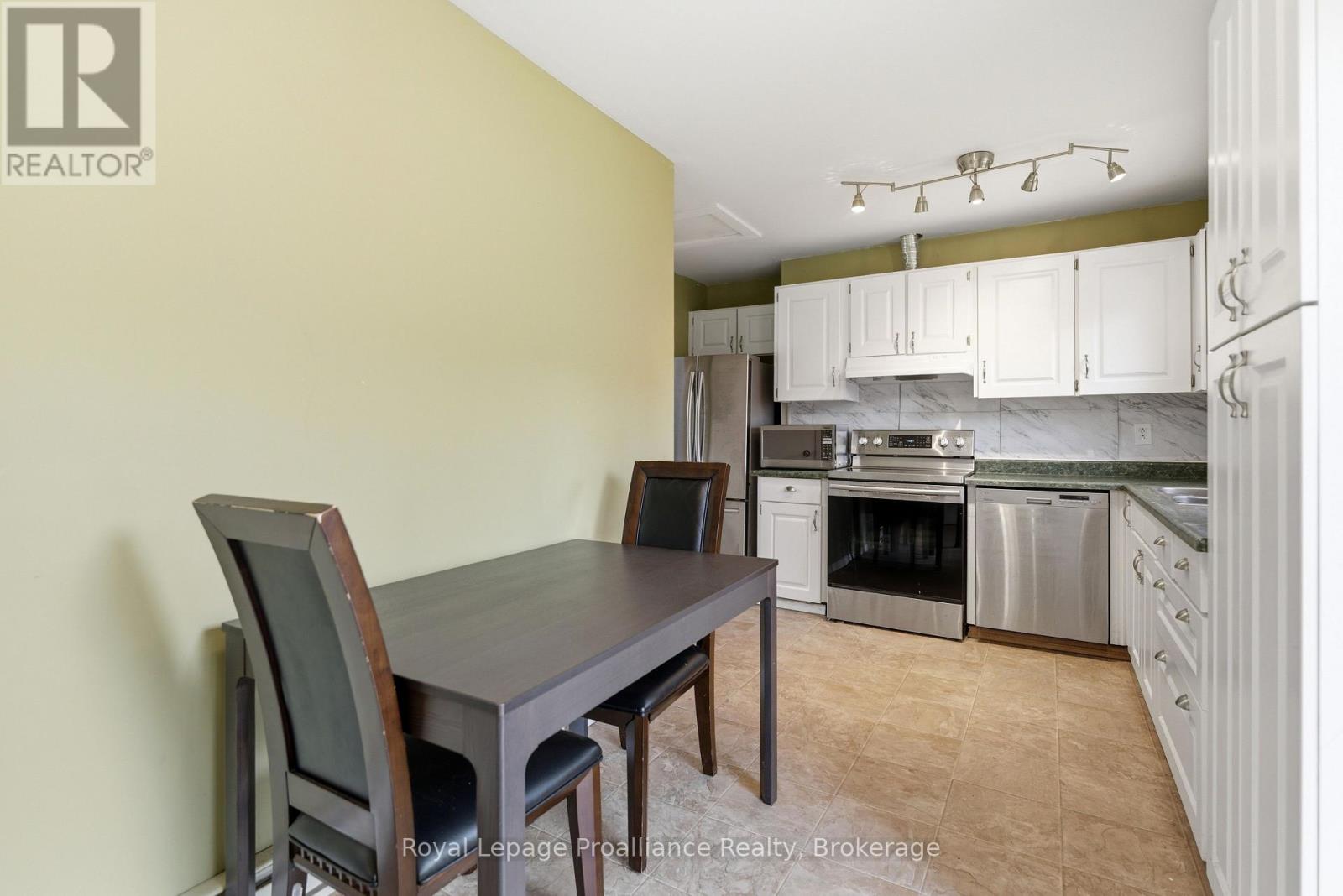 85 Nicholas Street, Quinte West, Ontario  K8V 4H7 - Photo 8 - X13158160
