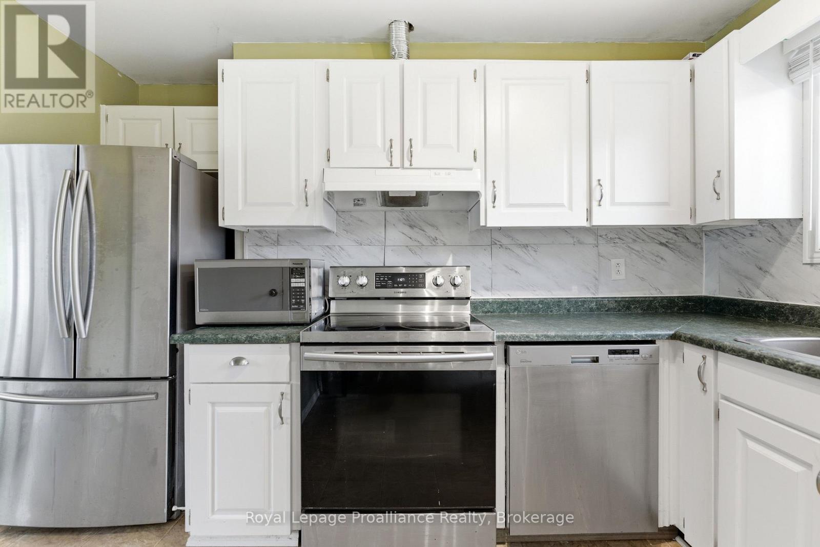 85 Nicholas Street, Quinte West, Ontario  K8V 4H7 - Photo 9 - X13158160