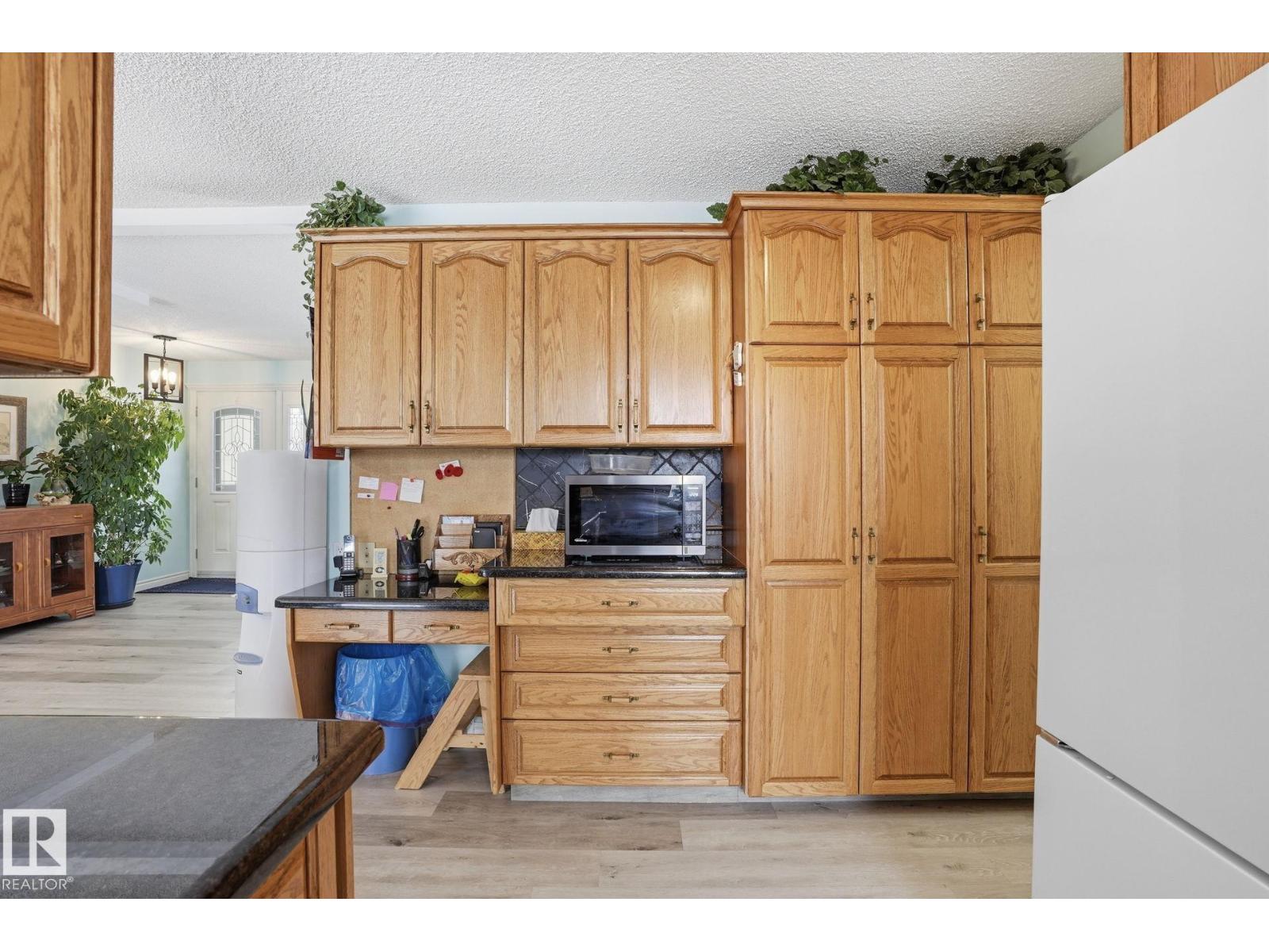 1551 Ellerslie Rd SW, Edmonton, Alberta  T6X 1A7 - Photo 13 - E4477582