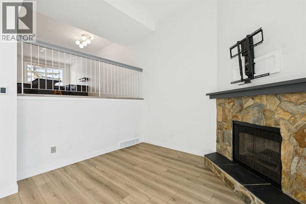 74 Glamis Gardens SW, Calgary, Alberta  T3E 6S4 - Photo 7 - A2307729