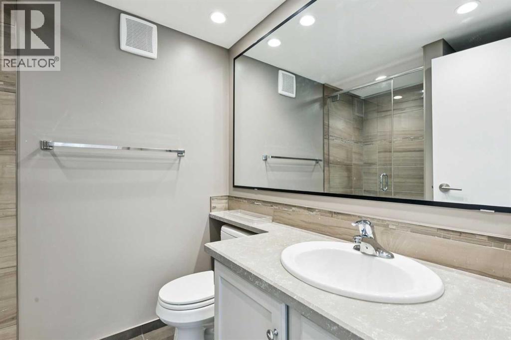 74 Glamis Gardens SW, Calgary, Alberta  T3E 6S4 - Photo 21 - A2307729