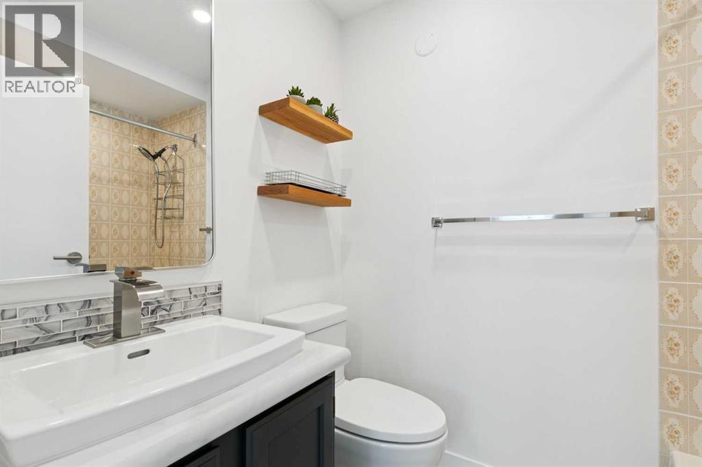 74 Glamis Gardens SW, Calgary, Alberta  T3E 6S4 - Photo 24 - A2307729