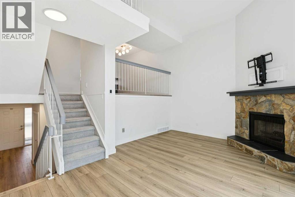 74 Glamis Gardens SW, Calgary, Alberta  T3E 6S4 - Photo 6 - A2307729