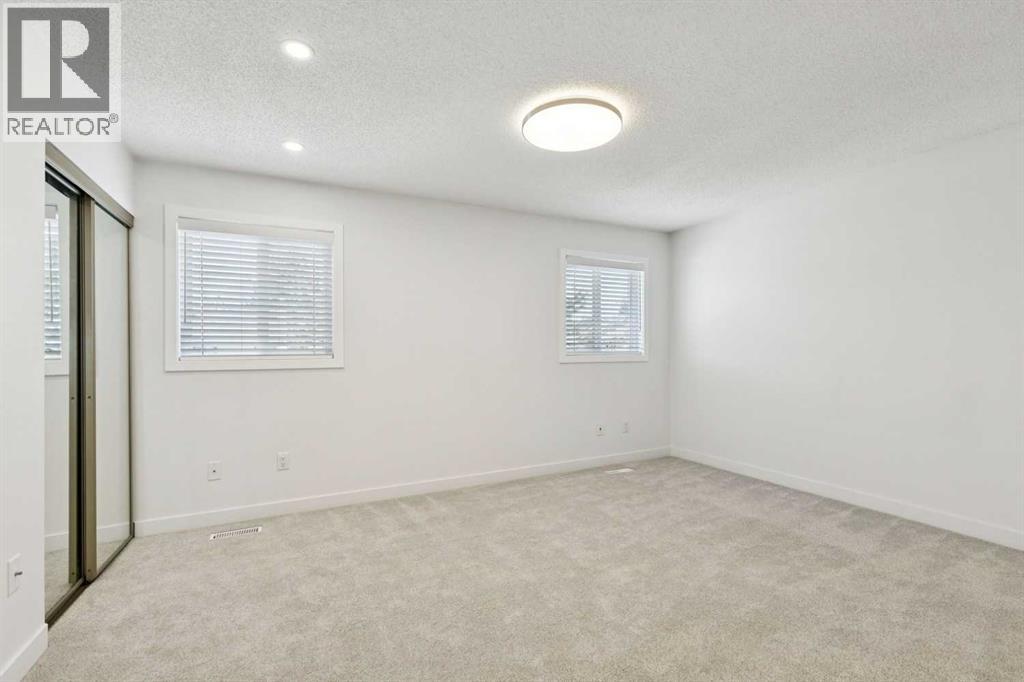 74 Glamis Gardens SW, Calgary, Alberta  T3E 6S4 - Photo 19 - A2307729