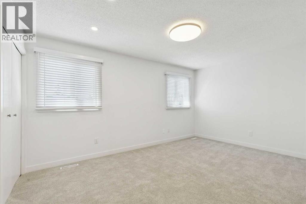 74 Glamis Gardens SW, Calgary, Alberta  T3E 6S4 - Photo 23 - A2307729