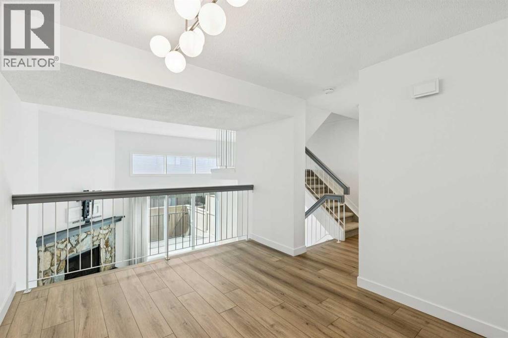 74 Glamis Gardens SW, Calgary, Alberta  T3E 6S4 - Photo 17 - A2307729