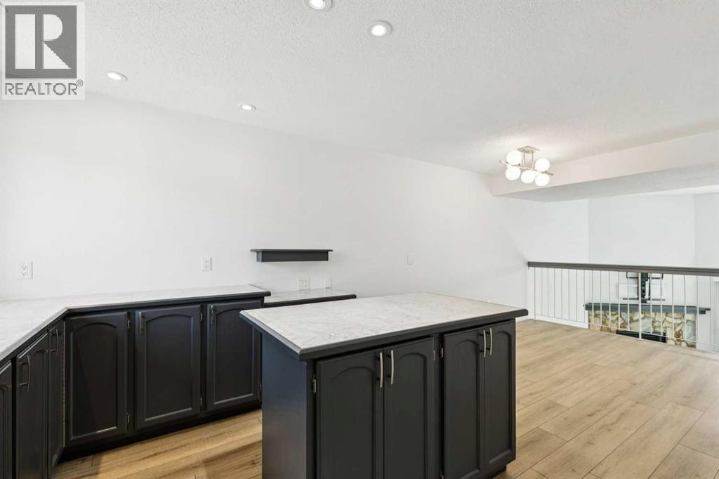 74 Glamis Gardens SW, Calgary, Alberta  T3E 6S4 - Photo 16 - A2307729