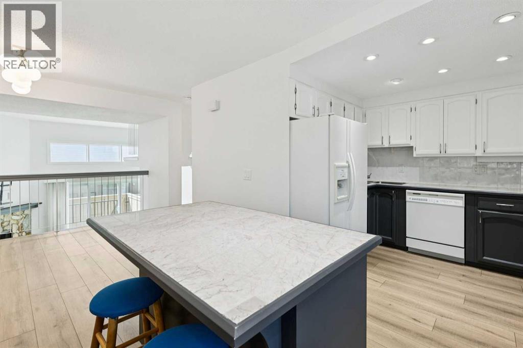 74 Glamis Gardens SW, Calgary, Alberta  T3E 6S4 - Photo 14 - A2307729