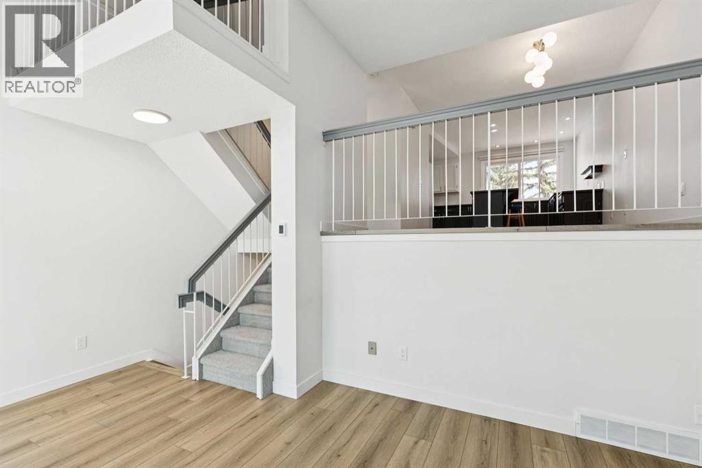 74 Glamis Gardens SW, Calgary, Alberta  T3E 6S4 - Photo 9 - A2307729