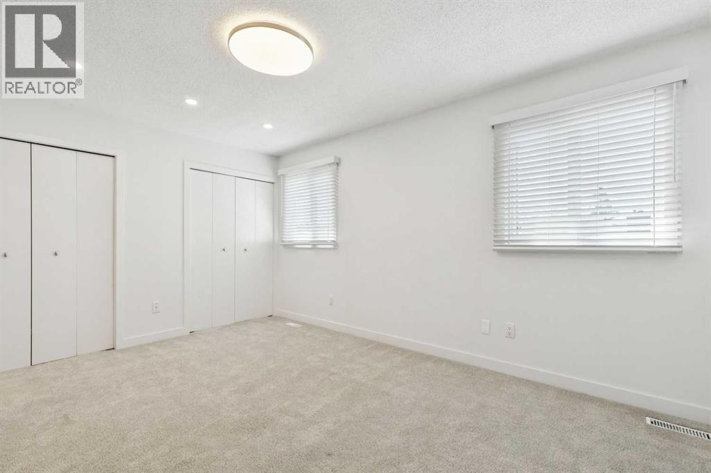 74 Glamis Gardens SW, Calgary, Alberta  T3E 6S4 - Photo 22 - A2307729
