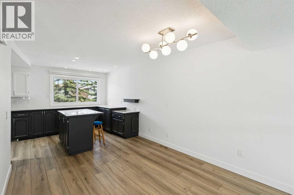 74 Glamis Gardens SW, Calgary, Alberta  T3E 6S4 - Photo 11 - A2307729