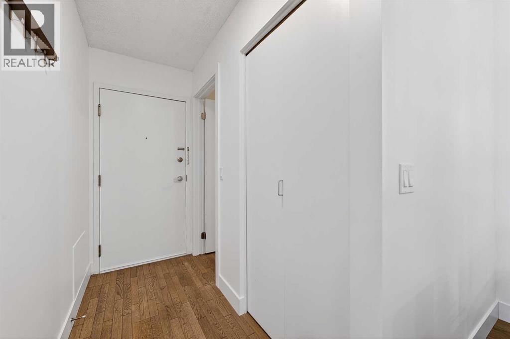 2031, 2031 Edenwold Heights NW, Calgary, Alberta  T3A 3Y2 - Photo 3 - A2312299