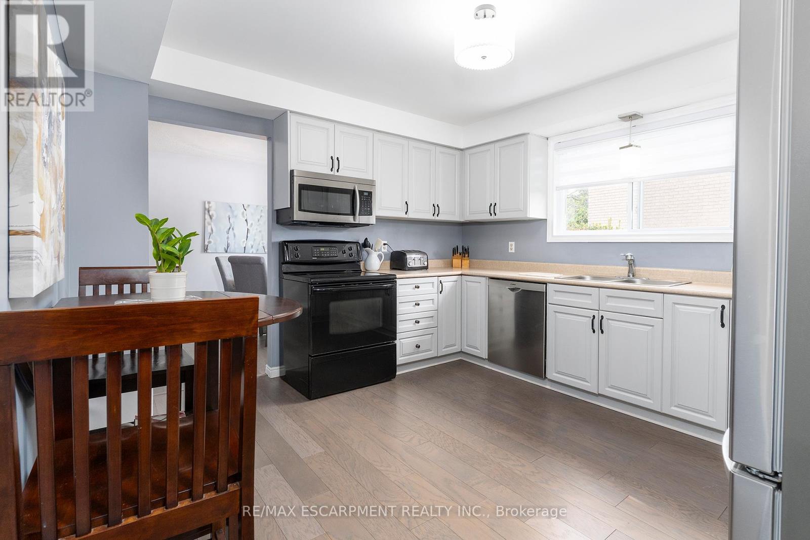 31 Blackfriar Lane, Brantford, Ontario  N3R 7M2 - Photo 11 - X13157846