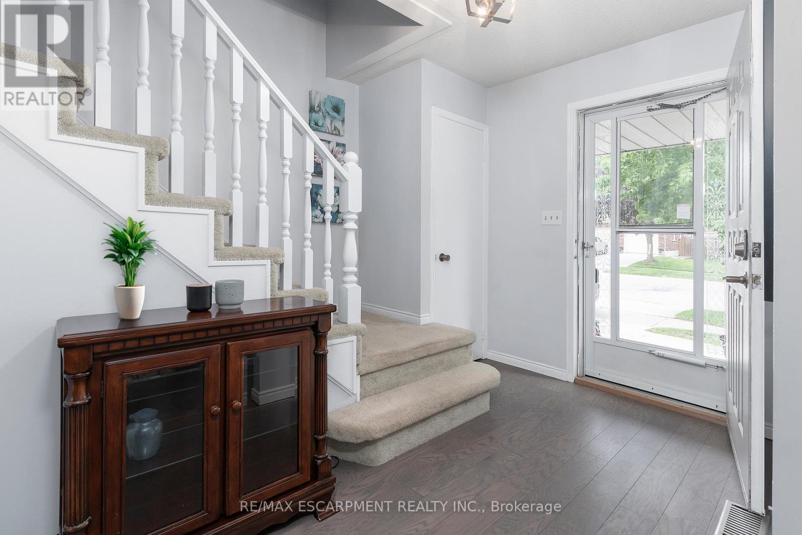 31 Blackfriar Lane, Brantford, Ontario  N3R 7M2 - Photo 4 - X13157846