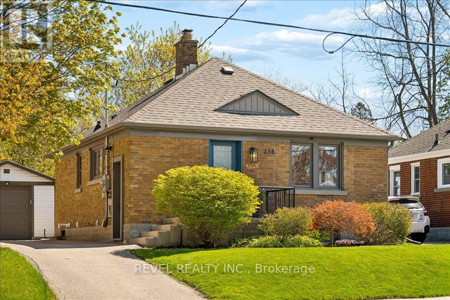 256 Bowman Street, Waterloo, Ontario  N2J 1W5 - Photo 3 - X13157880