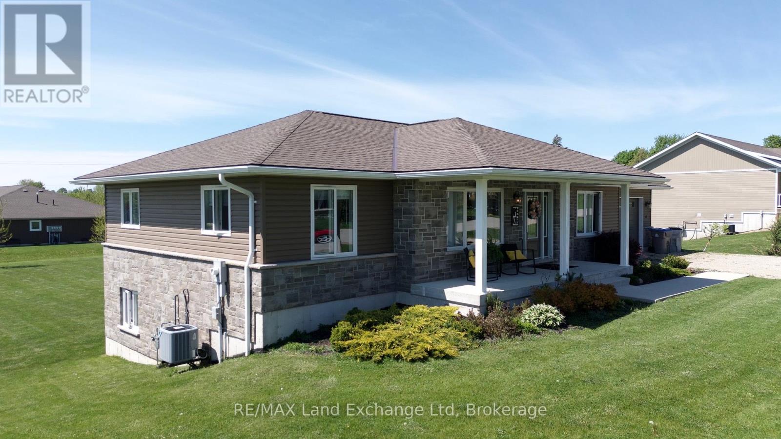 42 John Street, Morris Turnberry, Ontario  N0G 1E0 - Photo 2 - X12978856