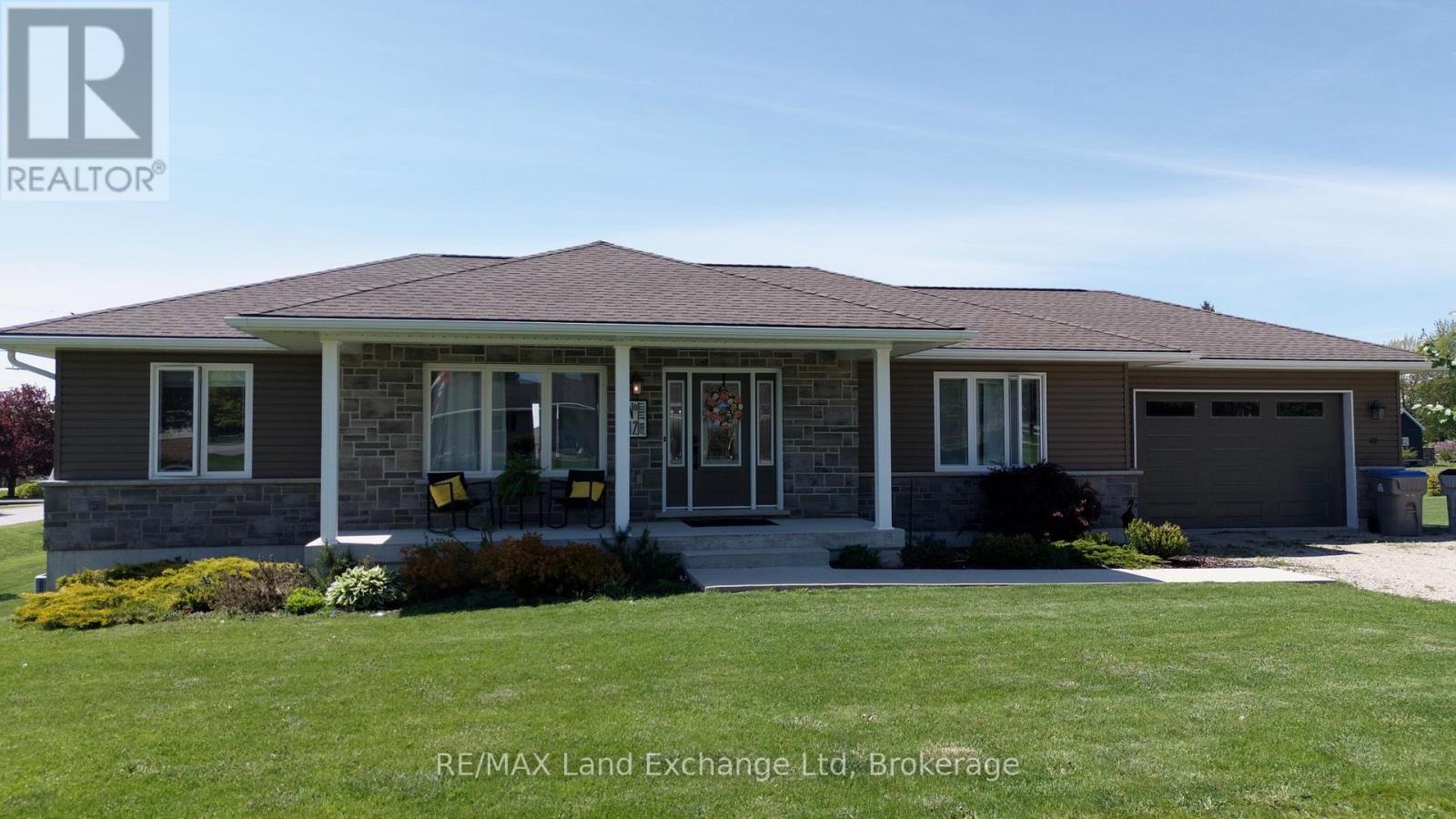 42 John Street, Morris Turnberry, Ontario  N0G 1E0 - Photo 3 - X12978856