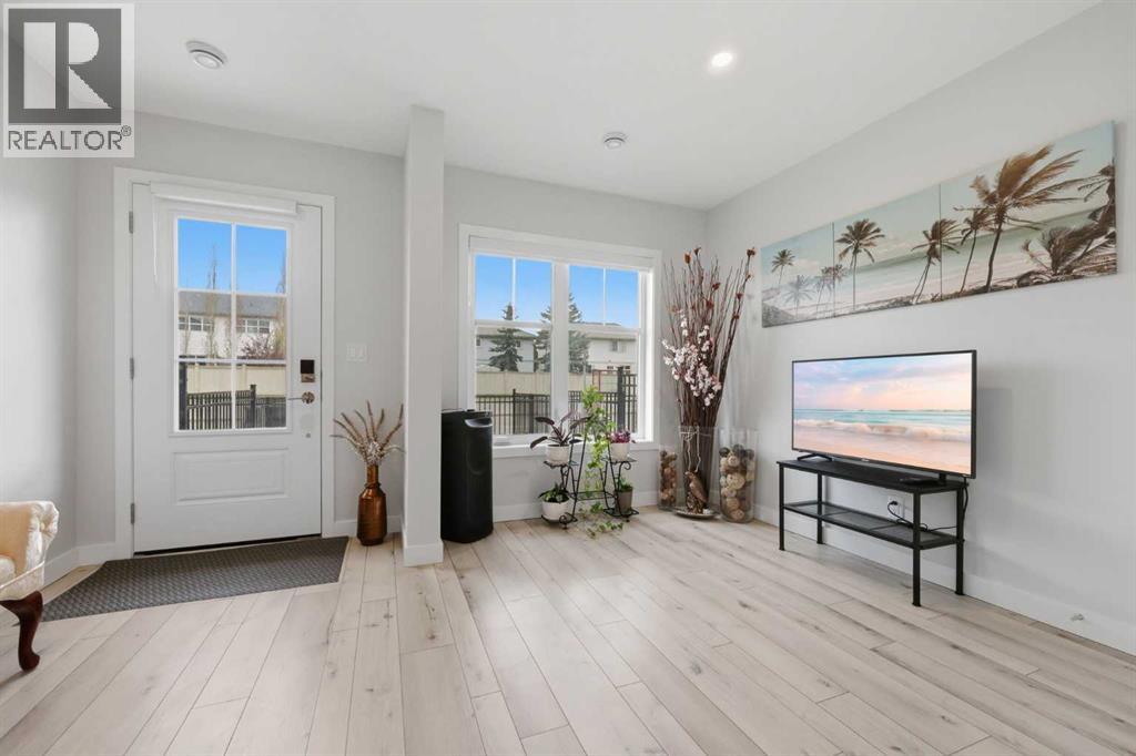 11 Les Jardins Park SE, Calgary, Alberta  T2C 5V3 - Photo 8 - A2311719