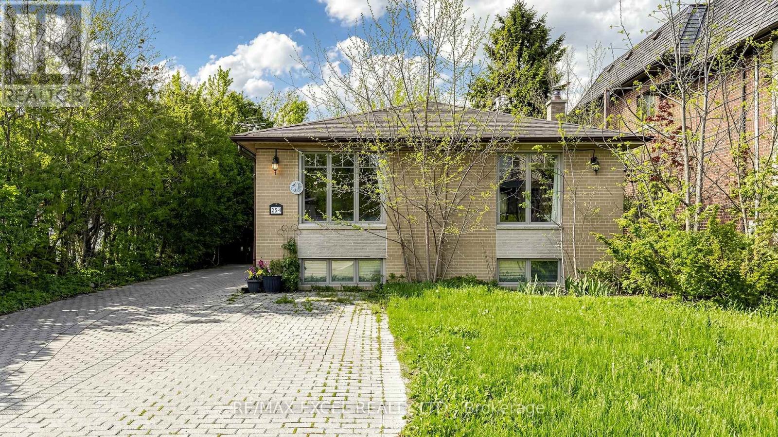 254 Patricia Avenue, Toronto, Ontario  M2M 1J8 - Photo 2 - C13158084