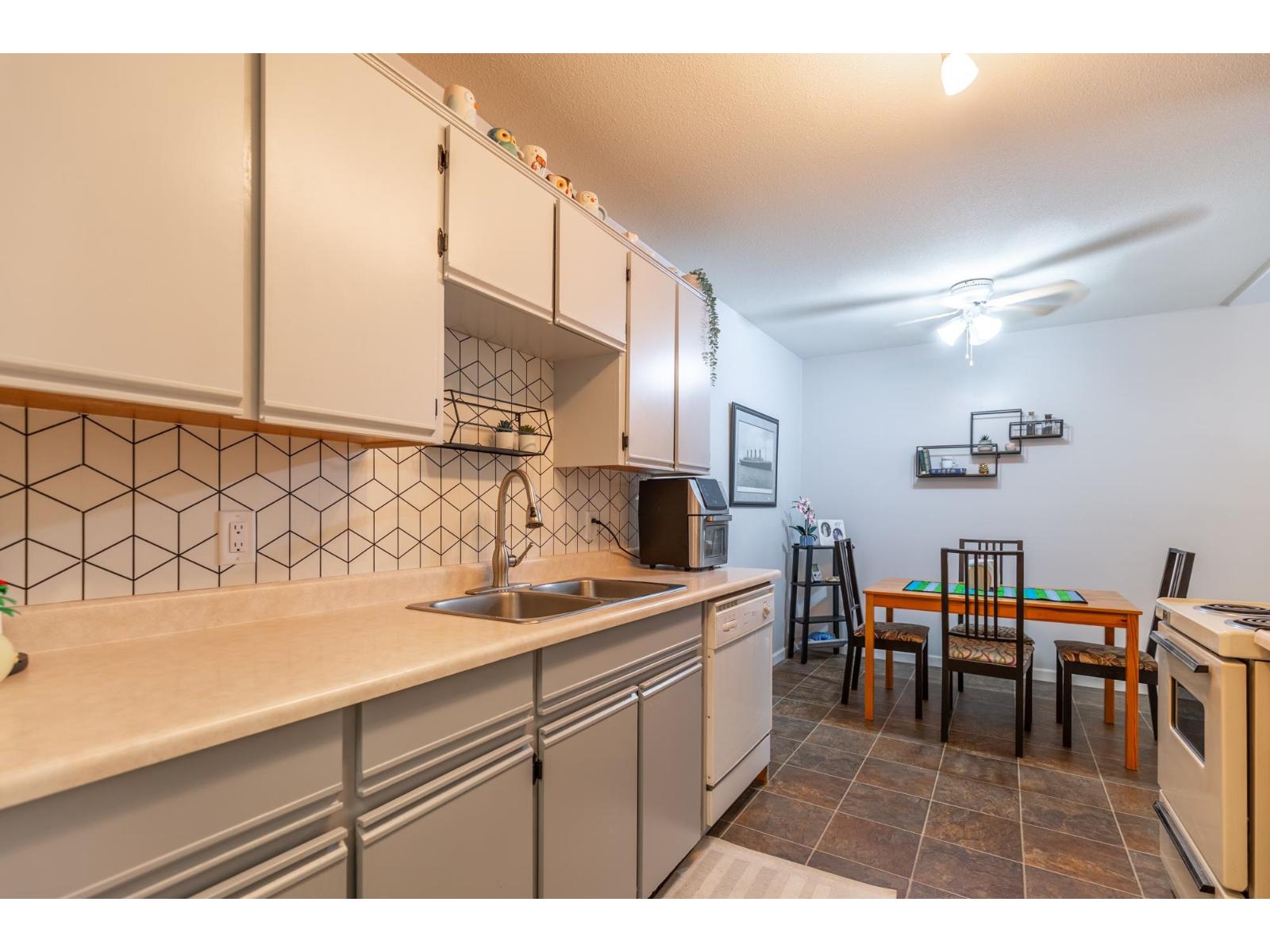 302 2567 Victoria Street, Abbotsford, British Columbia V2T 2T4 - Photo 16 - R3124989