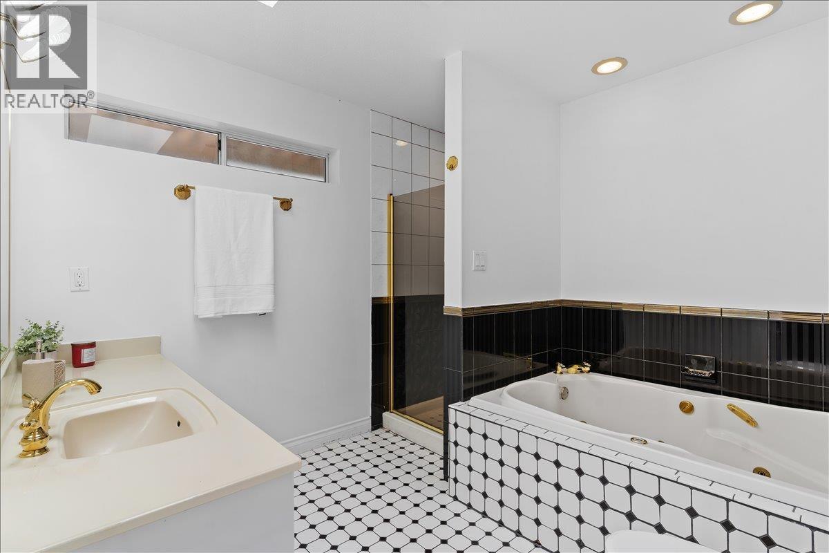 2471 Mowat Place, North Vancouver, British Columbia V7H 2X2 - Photo 17 - R3126454