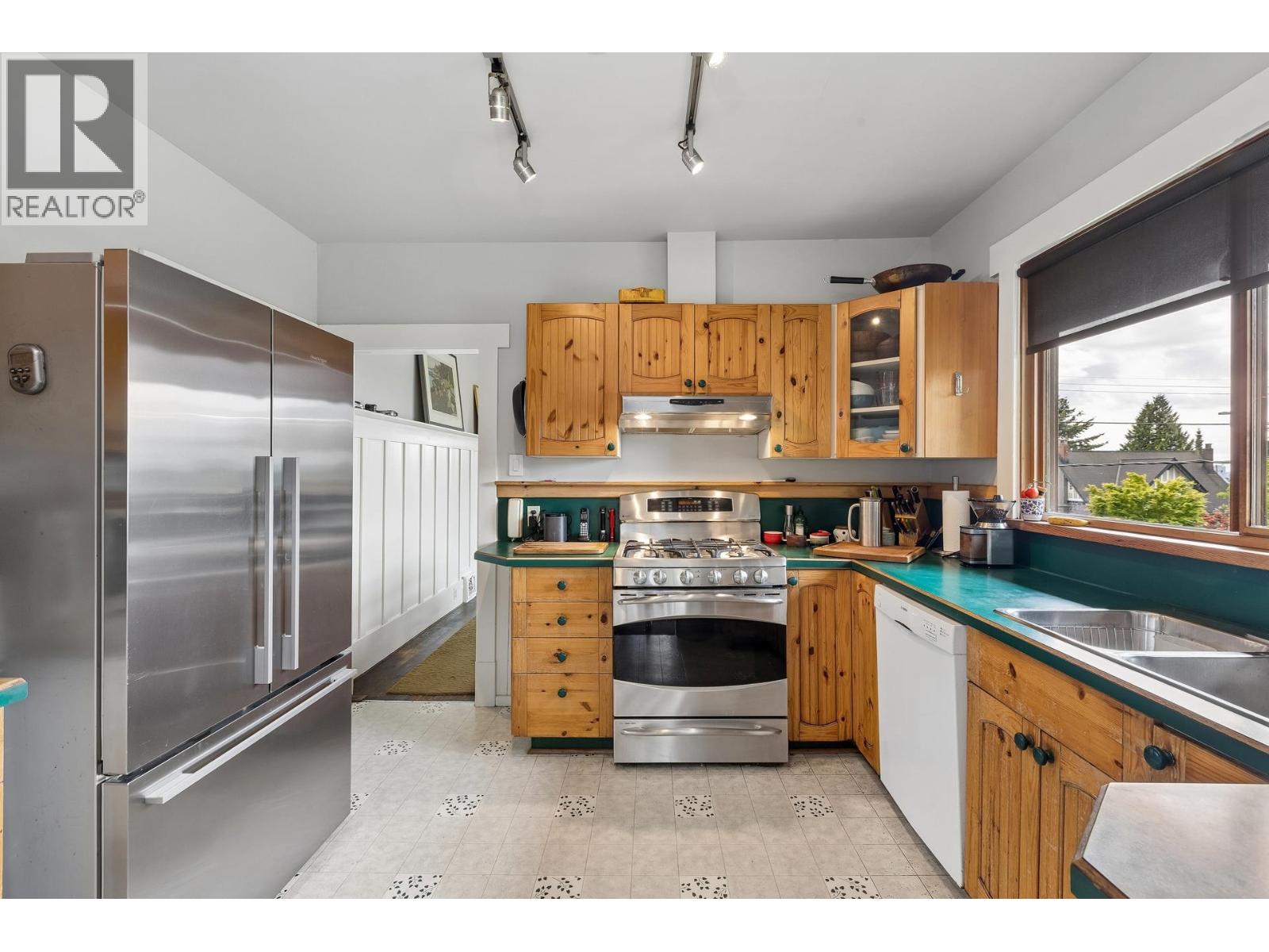 534 E 7th Street, North Vancouver, British Columbia  V7L 1S3 - Photo 11 - R3126458