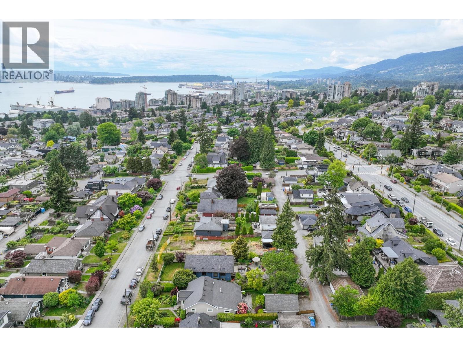 534 E 7th Street, North Vancouver, British Columbia  V7L 1S3 - Photo 37 - R3126458