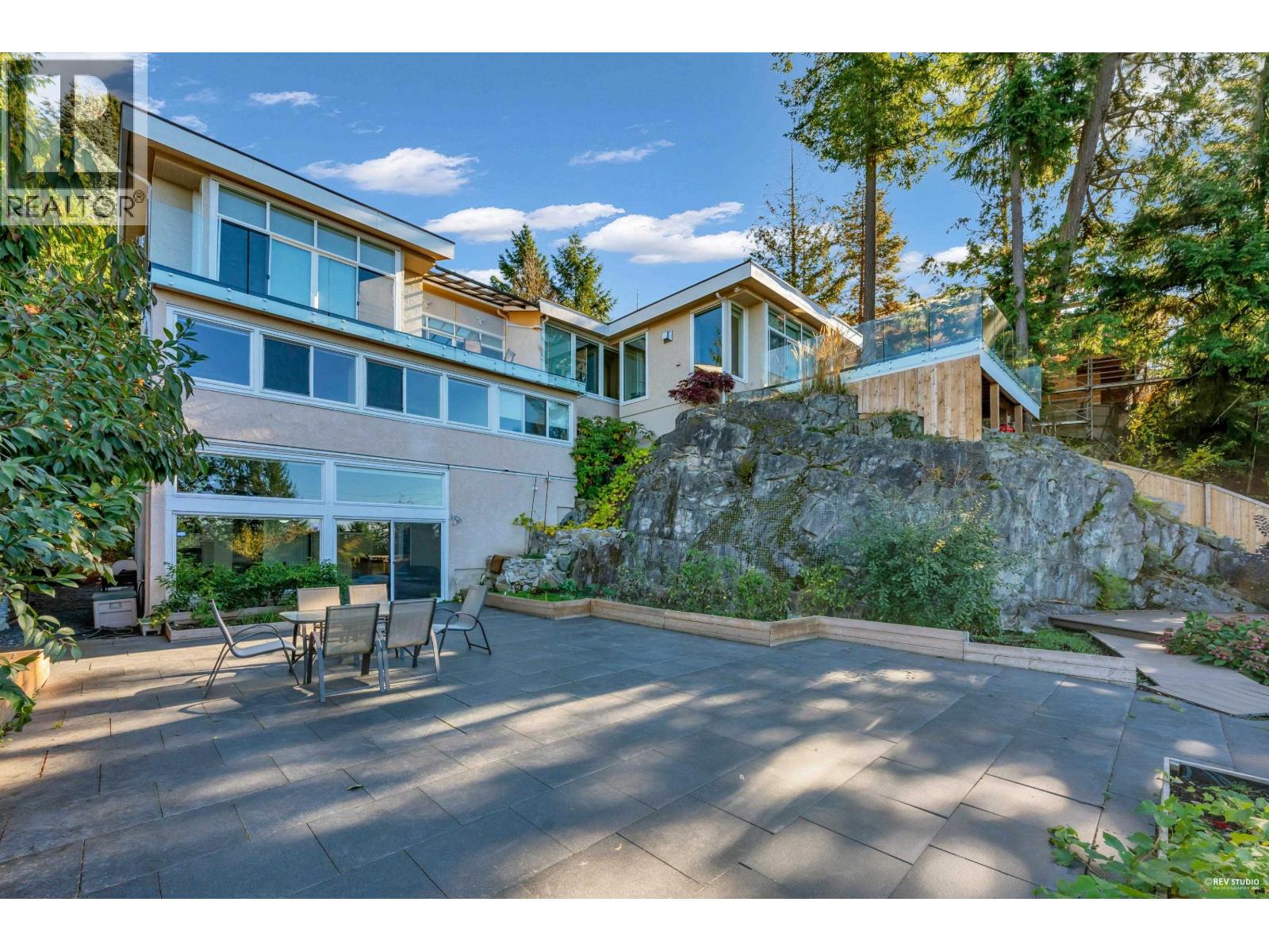 4673 WOODBURN ROAD, West Vancouver, British Columbia