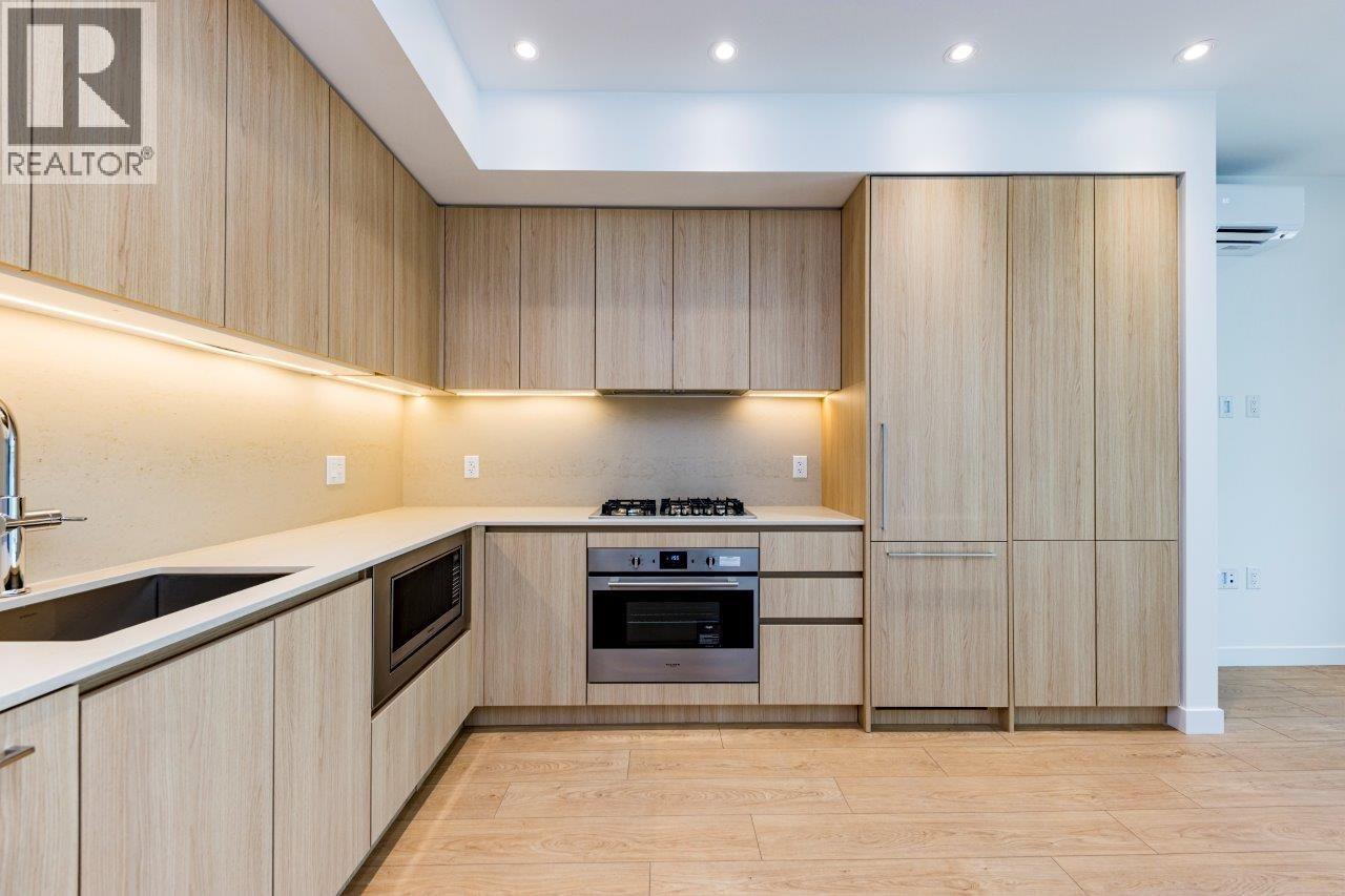 1 2868 NANAIMO STREET, Vancouver, British Columbia