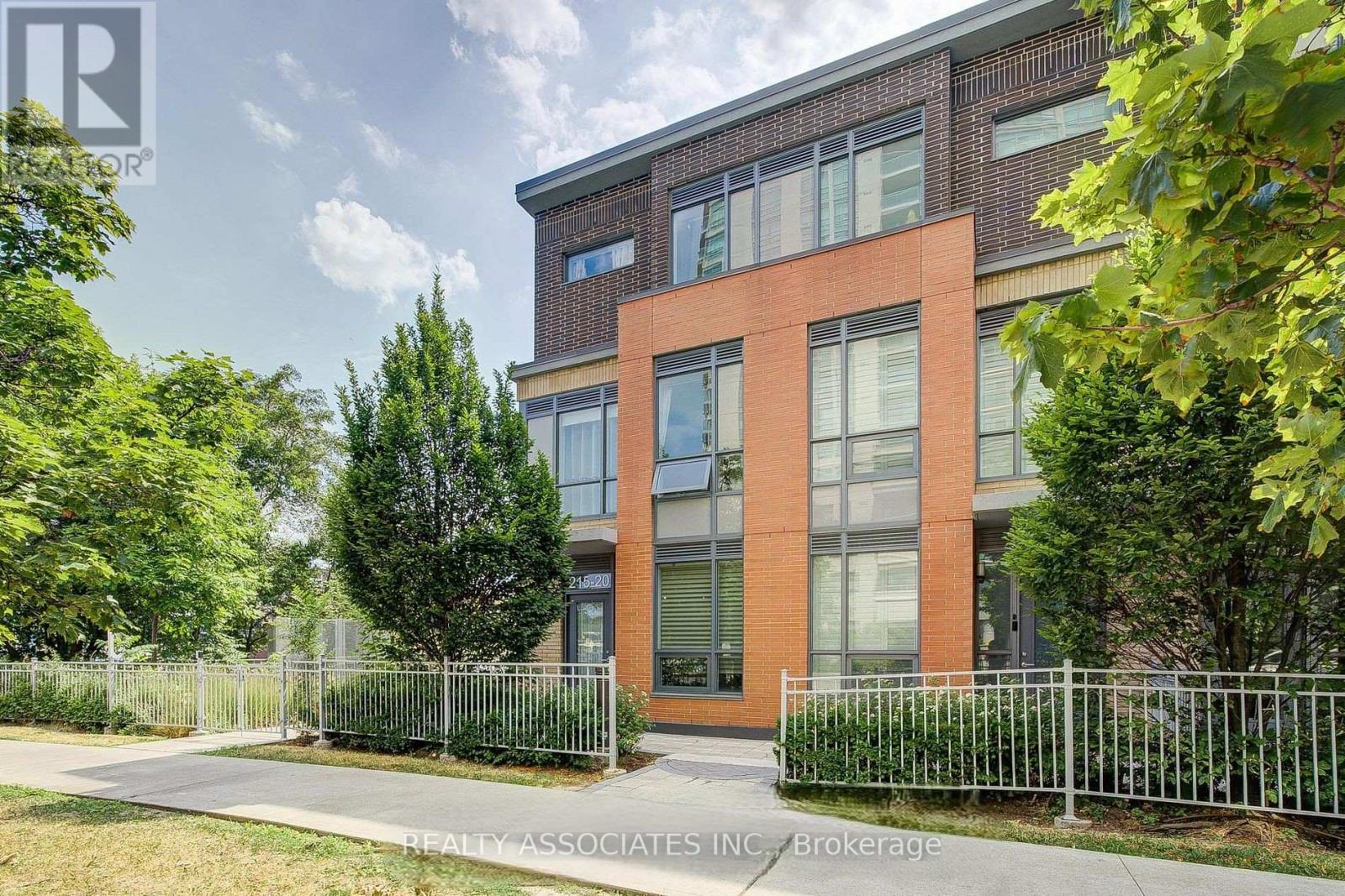 TH19 - 215 BONIS AVENUE