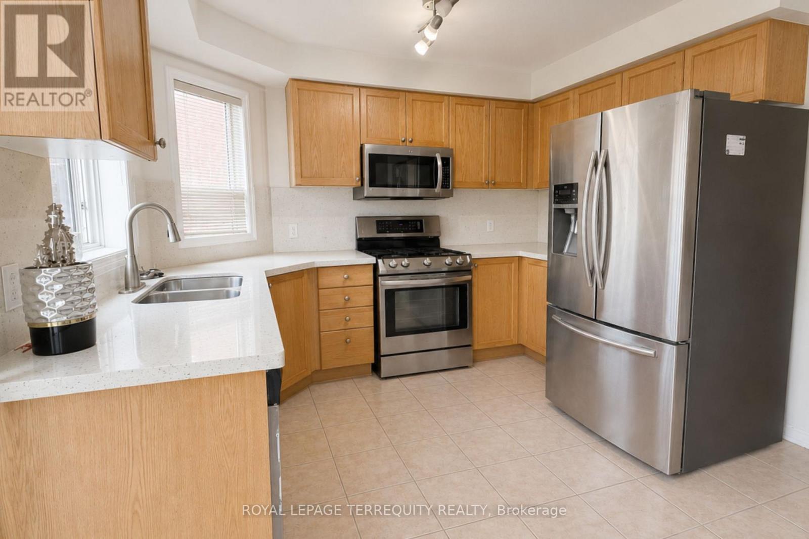 Upper - 1215 Wadebridge Crescent, Oshawa, Ontario  L1K 2V5 - Photo 6 - E13158166