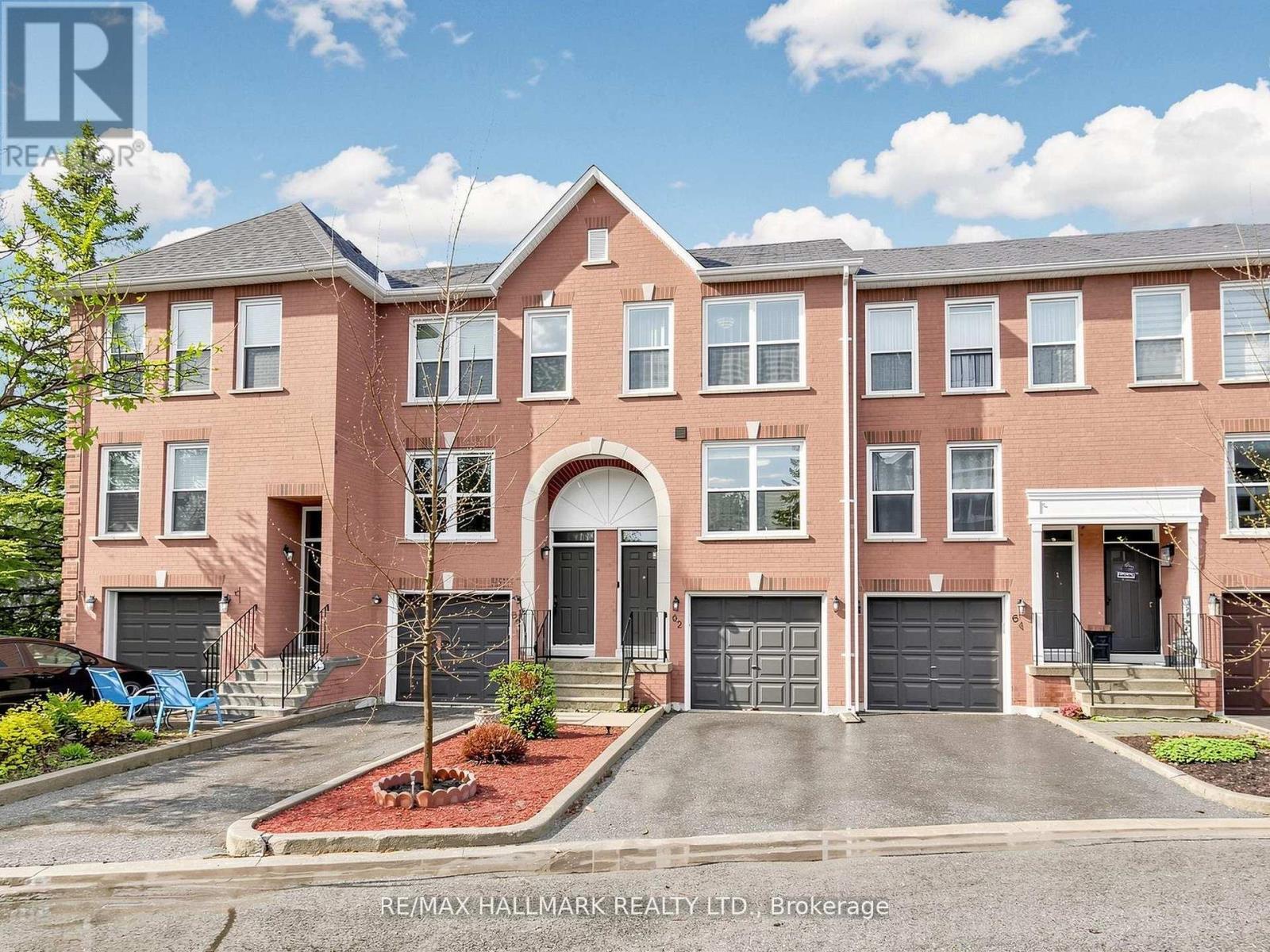 62 WYATT LANE, Aurora, Ontario