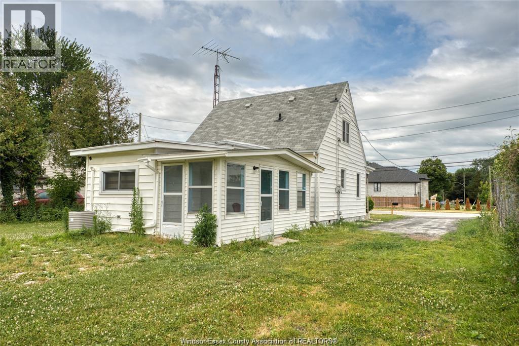 4906 Howard Avenue, Tecumseh, Ontario N9H 1C9 - Photo 31 - 26011789