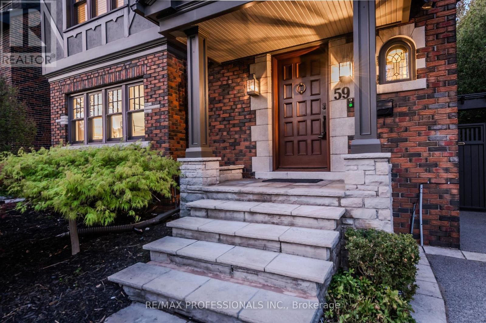 59 Grenview Boulevard N, Toronto, Ontario  M8X 2K3 - Photo 2 - W13158080