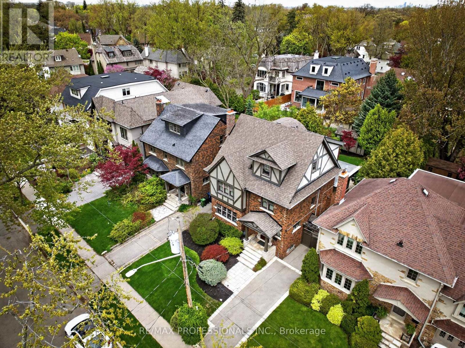 59 Grenview Boulevard N, Toronto, Ontario  M8X 2K3 - Photo 3 - W13158080