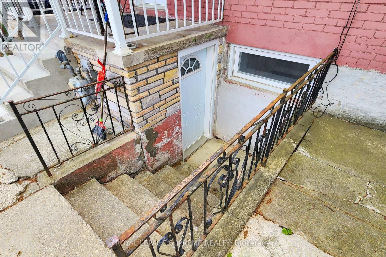 119 Essex Street W, Toronto, Ontario  M6G 1T4 - Photo 3 - W13158106