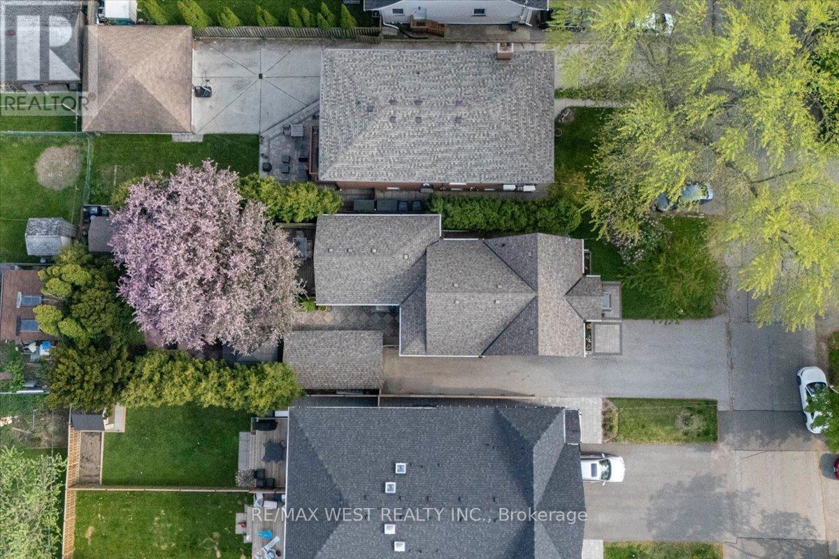 35 Gort Avenue, Toronto, Ontario  M8W 3Y7 - Photo 2 - W13158114