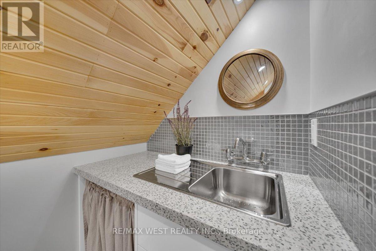 35 Gort Avenue, Toronto, Ontario  M8W 3Y7 - Photo 25 - W13158114