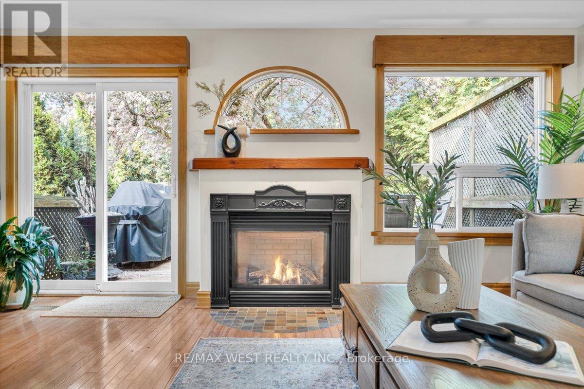 35 Gort Avenue, Toronto, Ontario  M8W 3Y7 - Photo 3 - W13158114