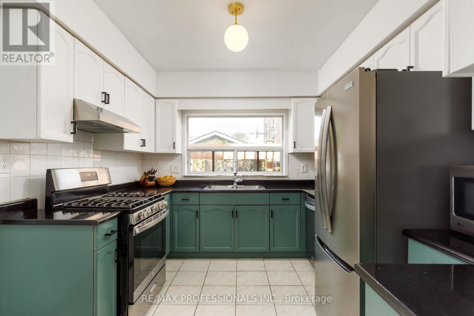 199 Osler Street, Toronto, Ontario  M6N 2Z2 - Photo 9 - W13158196